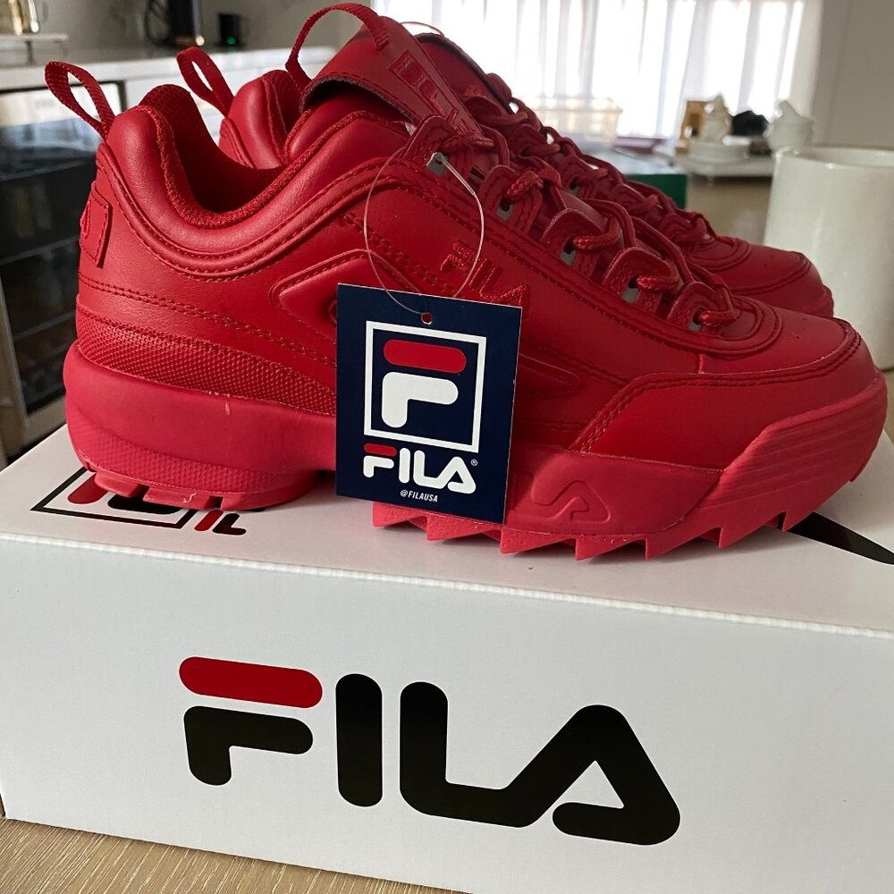NWT Size 8 Red FILA DISRUPTOR II